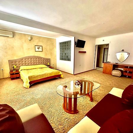 Family Hotel The Golden Fish Sozopol Bagian luar foto