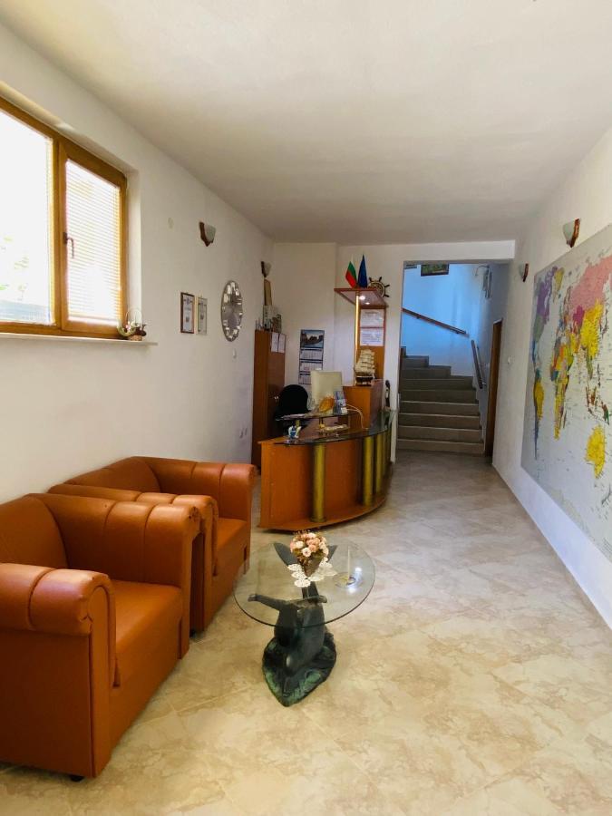 Family Hotel The Golden Fish Sozopol Bagian luar foto