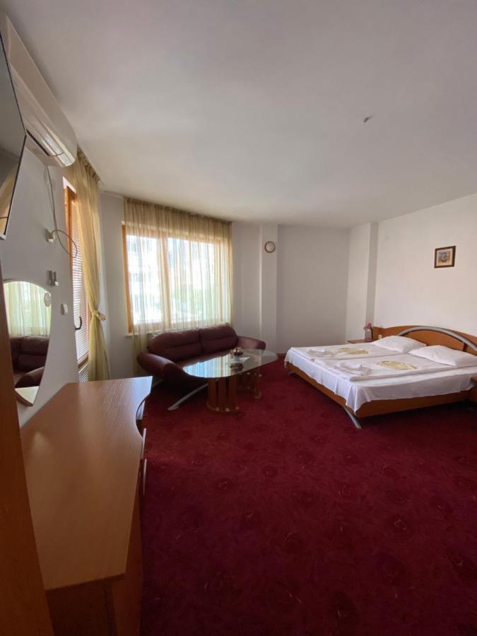 Family Hotel The Golden Fish Sozopol Bagian luar foto