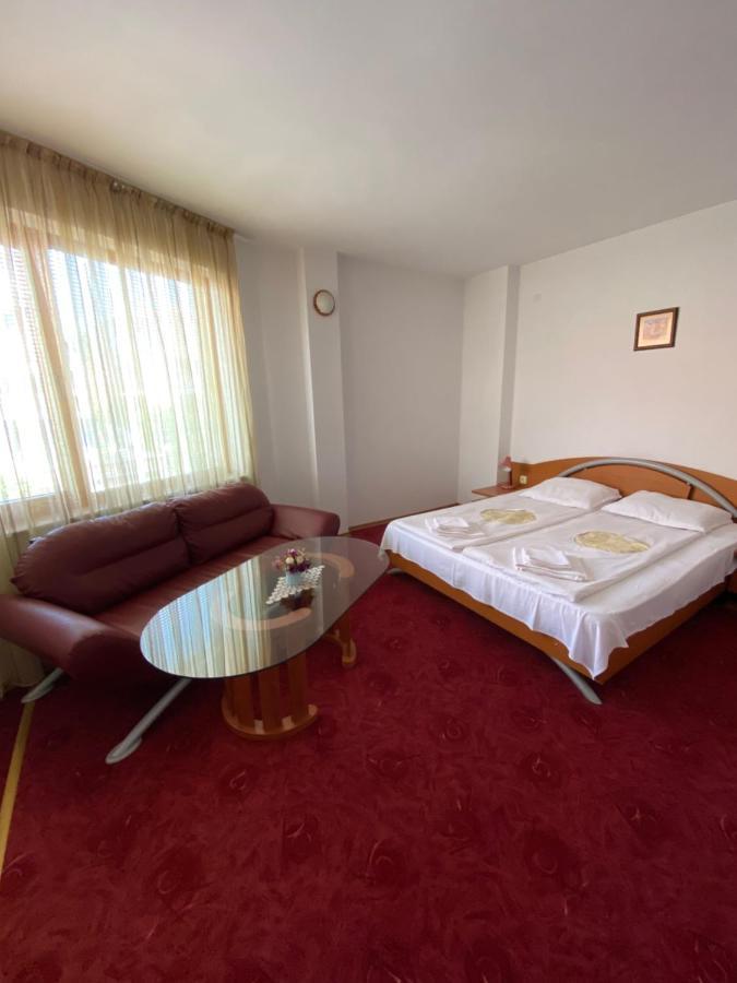 Family Hotel The Golden Fish Sozopol Bagian luar foto