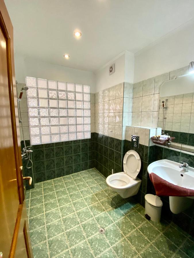 Family Hotel The Golden Fish Sozopol Bagian luar foto
