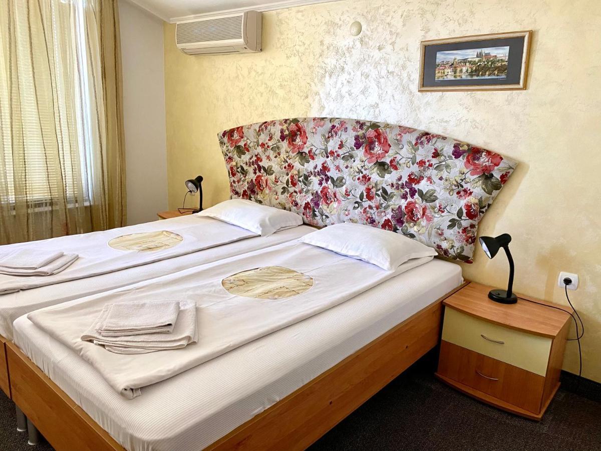 Family Hotel The Golden Fish Sozopol Bagian luar foto