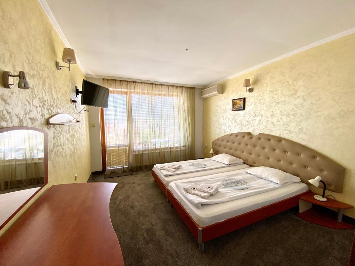 Family Hotel The Golden Fish Sozopol Bagian luar foto