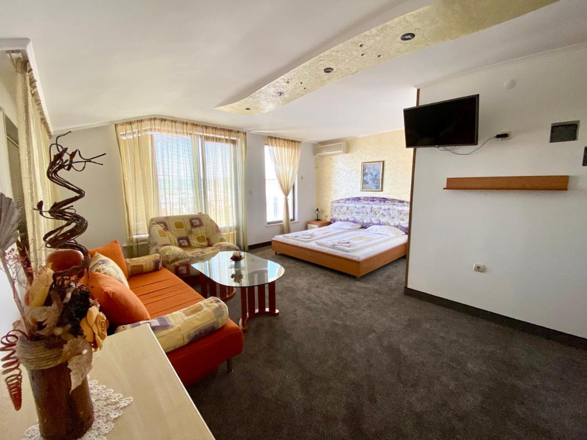 Family Hotel The Golden Fish Sozopol Bagian luar foto
