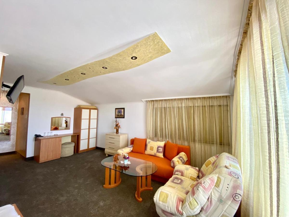 Family Hotel The Golden Fish Sozopol Bagian luar foto