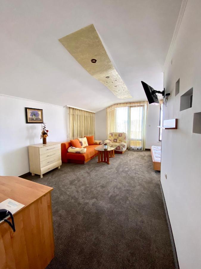 Family Hotel The Golden Fish Sozopol Bagian luar foto
