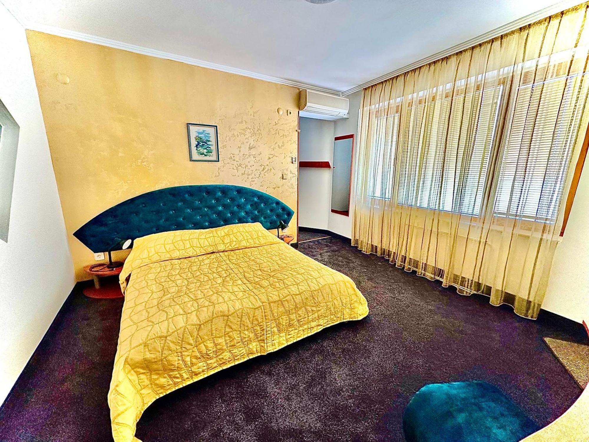 Family Hotel The Golden Fish Sozopol Bagian luar foto