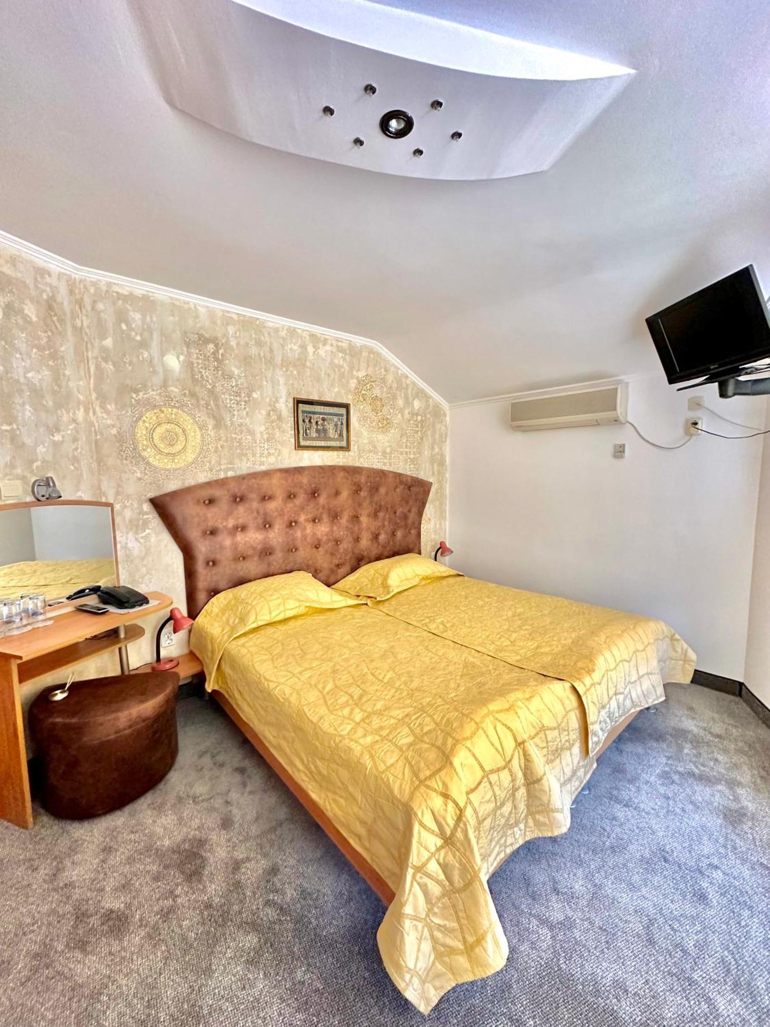 Family Hotel The Golden Fish Sozopol Bagian luar foto