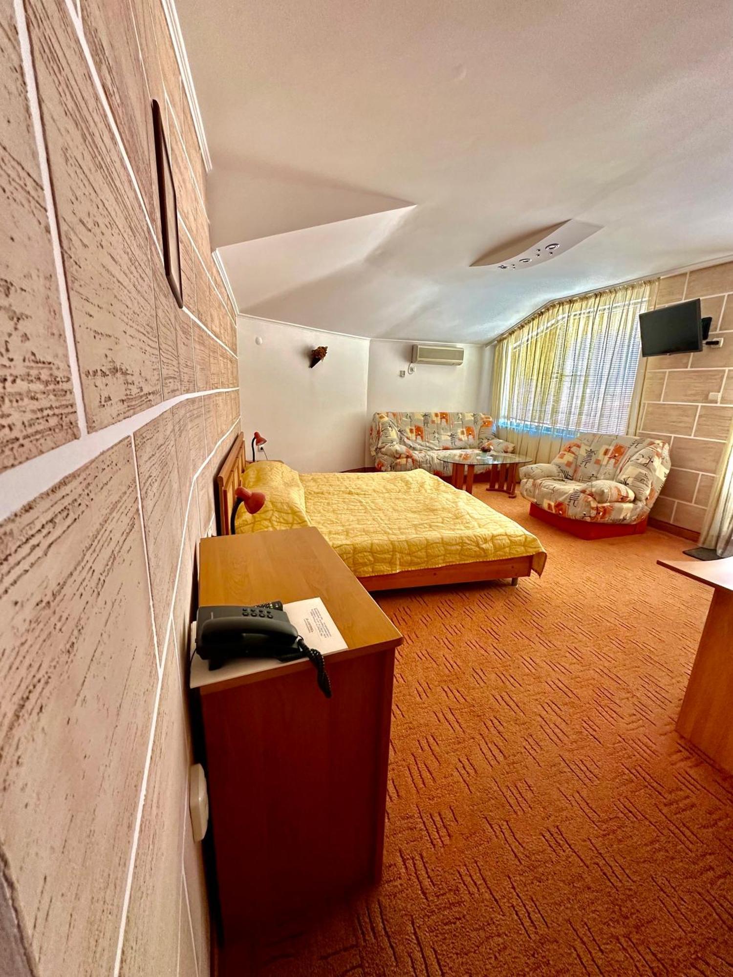 Family Hotel The Golden Fish Sozopol Bagian luar foto