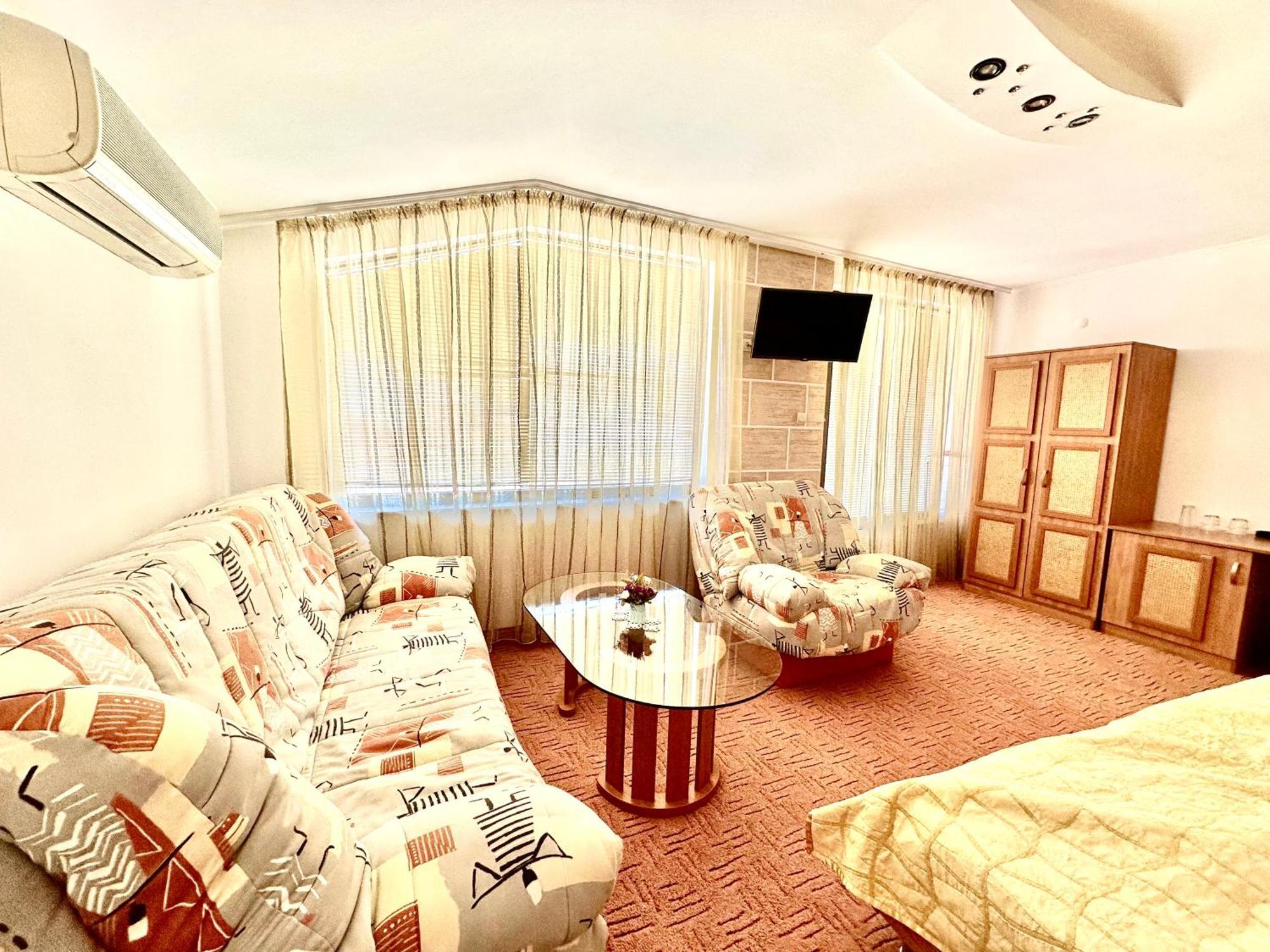 Family Hotel The Golden Fish Sozopol Bagian luar foto
